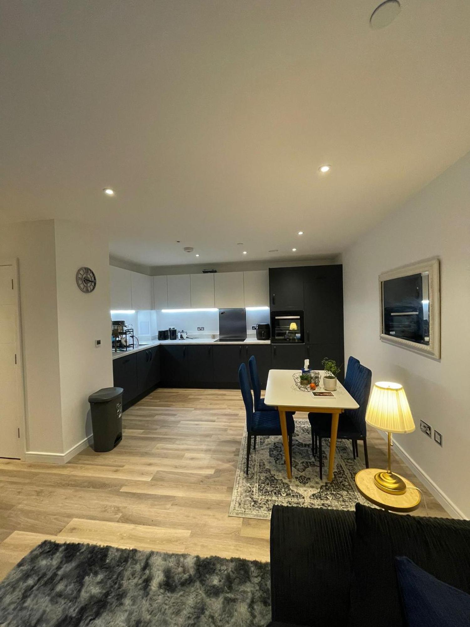The Velvet Vista Apartment Croydon Exterior photo